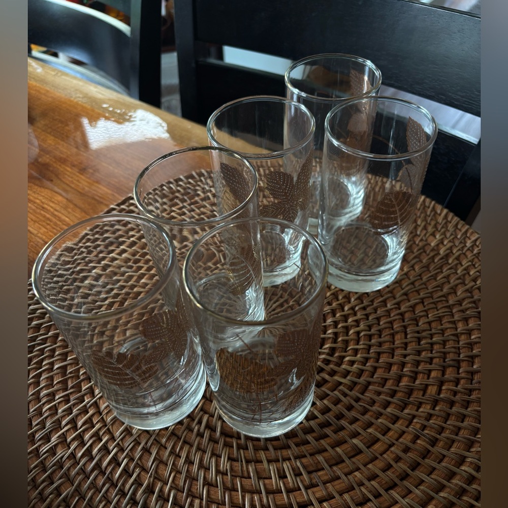 Set of 6 glasses with gold leaf patterns